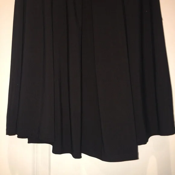 Black Skirt - Picture 4 of 7